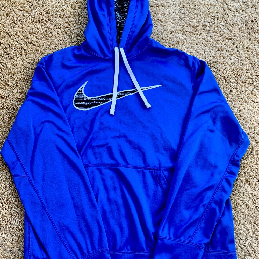 Blue Nike therma-fit sweatshirt